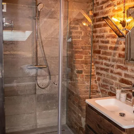 Apartment Vysoka Khata 4 *